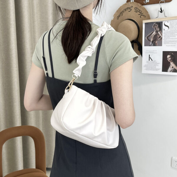 Fashionable Pleated Cloud Casual Fashionable Simple Texture Underarm Shoulder Bag - Image 5