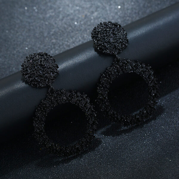 Simple Geometric Relief Flower Earrings - Image 10