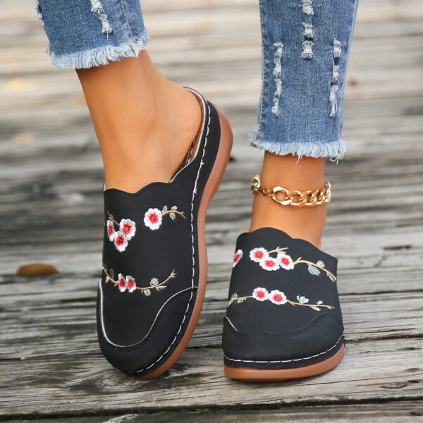 Ethnic Embroidery Women's Closed Toe Sandals - Image 2