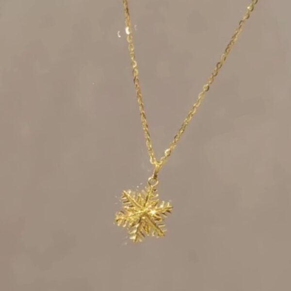 New Chinese Gold Snowflake Pendant Women's Necklace - Image 2