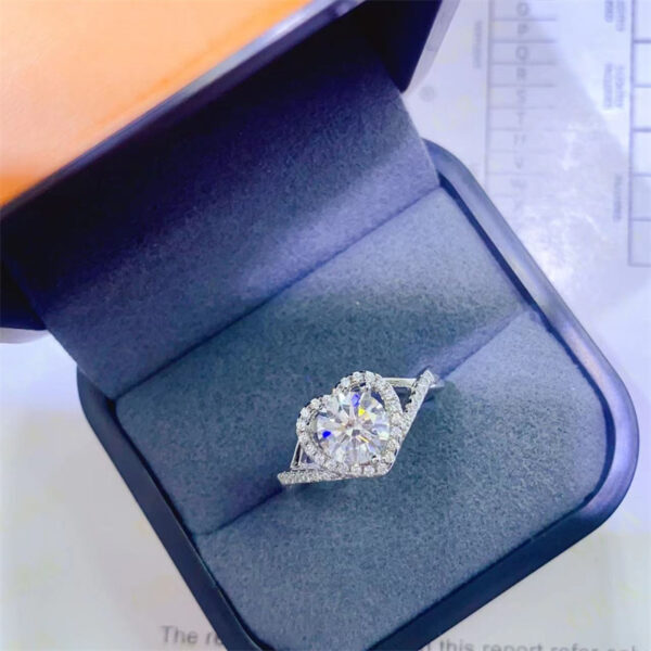Fashion Personality 1 Karat Moissanite Heart-shaped Ring - Image 5