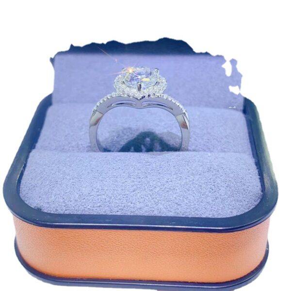 Fashion Personality 1 Karat Moissanite Heart-shaped Ring - Image 2
