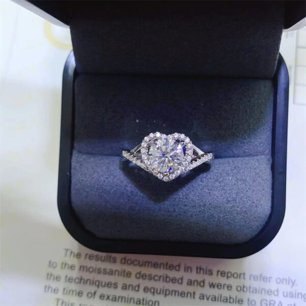 Fashion Personality 1 Karat Moissanite Heart-shaped Ring - Image 3
