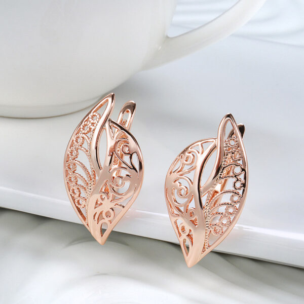 Ins Cool Style Simple Hollow Carved Leaves Women's Earrings - Image 5